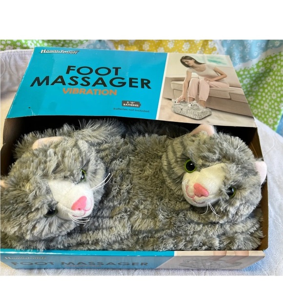 NEW HEALTH TOUCH VIBRATION FOOT MASSAGER PLUSH CAT SLIPPERS. - Picture 5 of 5